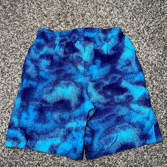 Boys under Armour loose shorts with tie strings and pockets size youth medium - Picture 5 of 5